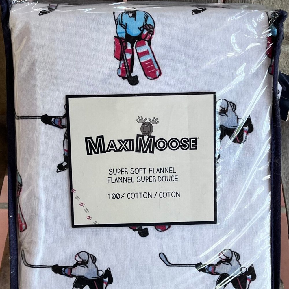 Maxi Moose Hockey Players FLANNEL Sheet Set - TWIN SIZE Set - Picture 1 of 3